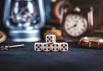 Jeu avec 5 Dés : Guide Complet des Règles et Stratégies
