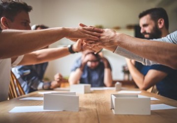 Taboo Jeu de Société : Règles Complètes et Guide 2026